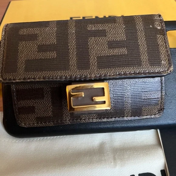 Authentic Fendi iphone case for X/XS leather card/coin - Picture 10 of 11